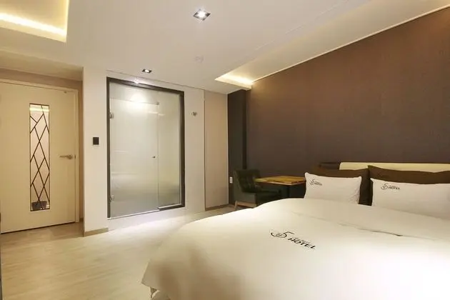 Oda (Deluxe (free Netflix available))