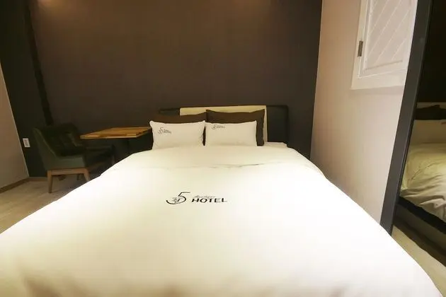 Oda (Deluxe (free Netflix available))