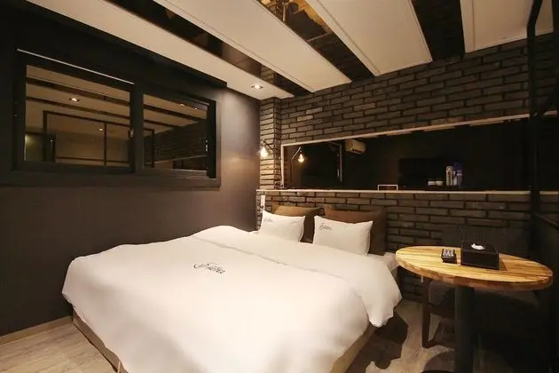 Oda (Premium (free Netflix available))