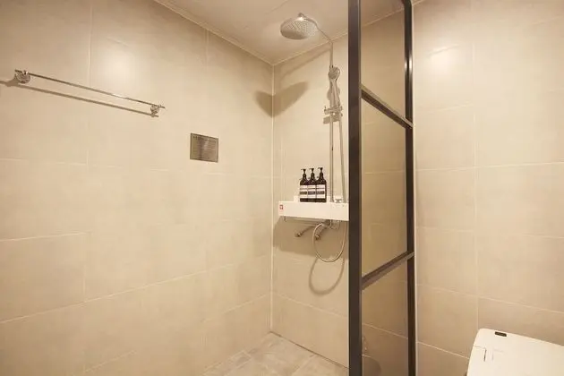 Oda (Twin (free Netflix available))