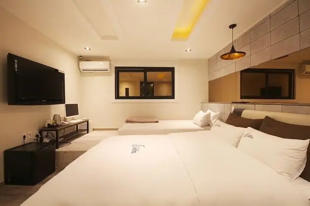 Oda (Twin (free Netflix available))