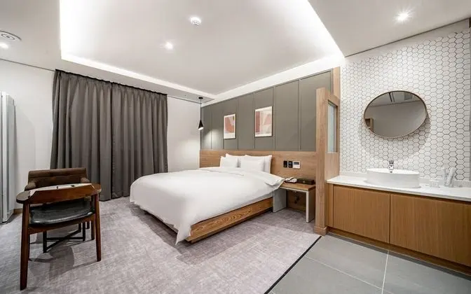 Oda (Premier Deluxe (Netflix Available Fre)