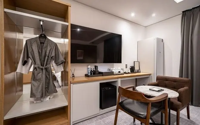 Oda (Premier Deluxe (Netflix Available Fre)