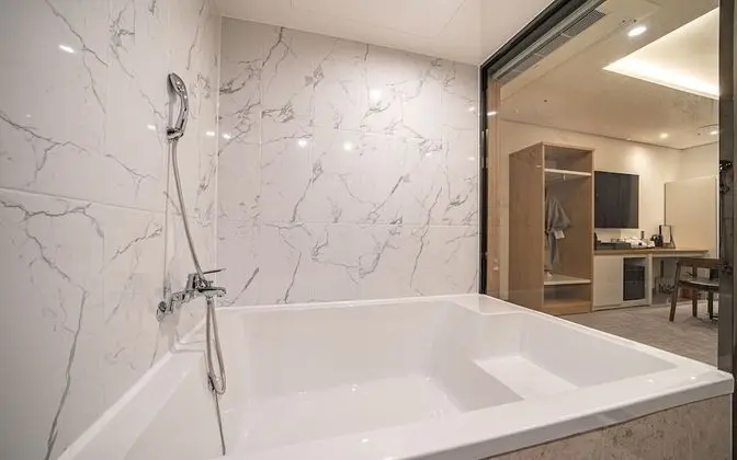 Oda (Premier Deluxe (Netflix Available Fre)