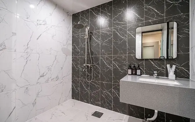 Oda (Superior Deluxe (Netflix Available Fr)