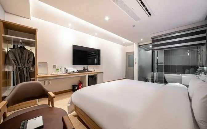 Oda (Superior Deluxe (Netflix Available Fr)