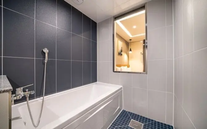 Oda (Superior Deluxe (Netflix Available Fr)