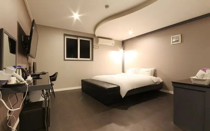 Oda (Premium (Netflix Available on TV))