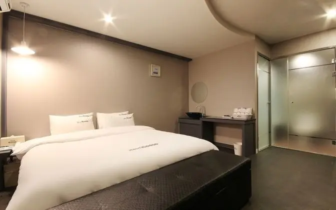 Oda (Premium (Netflix Available on TV))