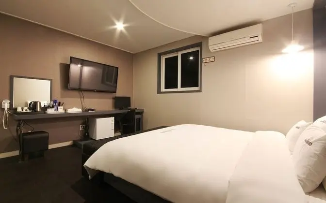 Oda (Premium (Netflix Available on TV))