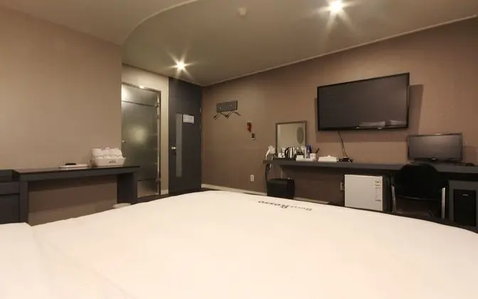 Oda (Premium (Netflix Available on TV))