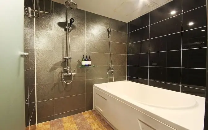 Oda (Premium (Netflix Available on TV))