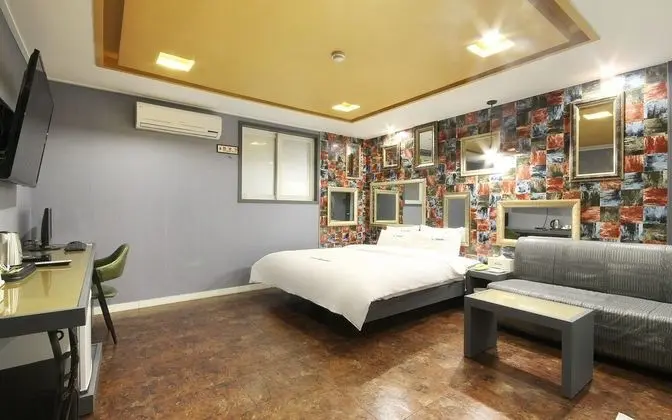 Oda (Premium (Netflix Available on TV))