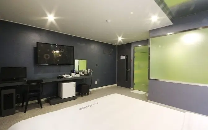 Oda (Premium (Netflix Available on TV))