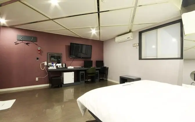 Oda (Superior (Netflix Available on TV))