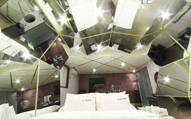 Oda (Superior (Netflix Available on TV))