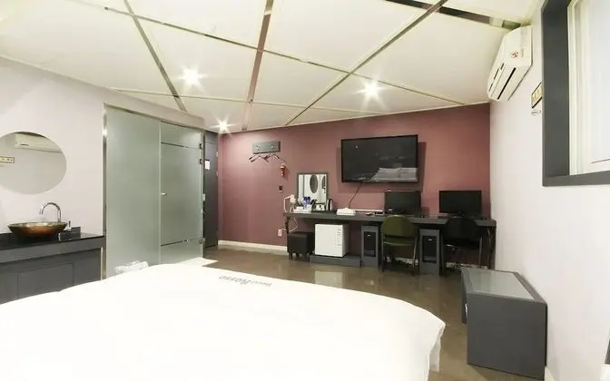 Oda (Superior (Netflix Available on TV))