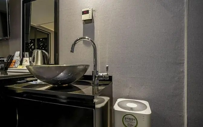 Oda (Deluxe (Air Purifier Large Bathtub Ki)