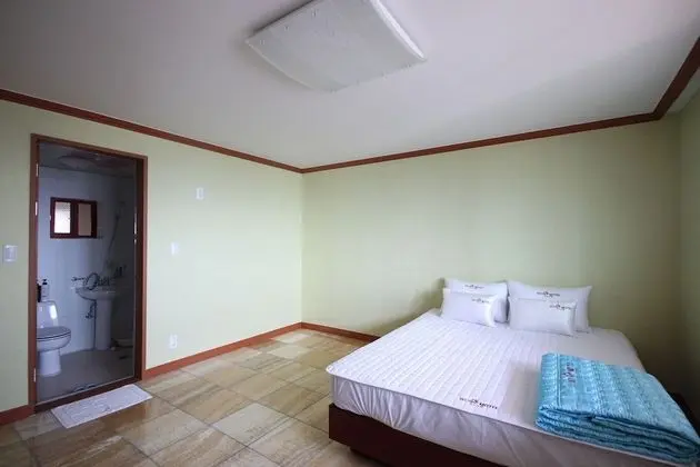 Oda (Suite Room - Condo (Call before Booki)