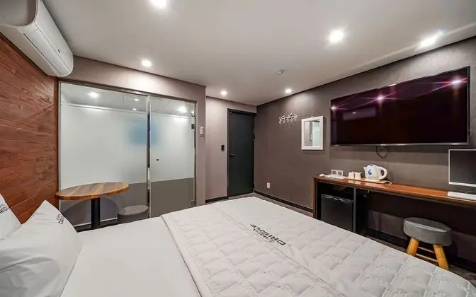 Oda (Deluxe A (spa bath + Netflix availabl)