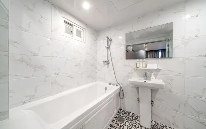 Oda (Deluxe A (spa bath + Netflix availabl)