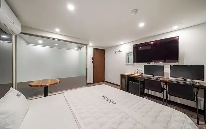 Oda (Deluxe B (Couples PC + Netflix viewin)