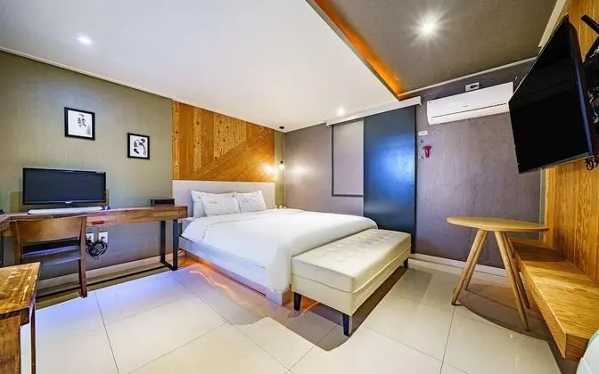 Oda (Semi-private room (free watching Netf)