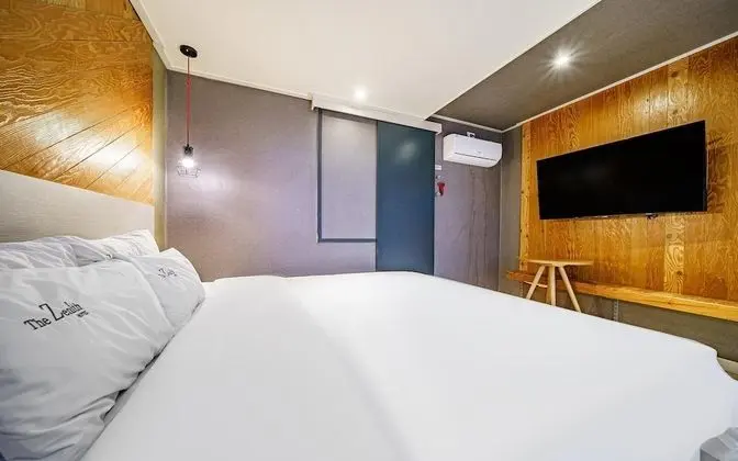 Oda (Semi-private room (free watching Netf)