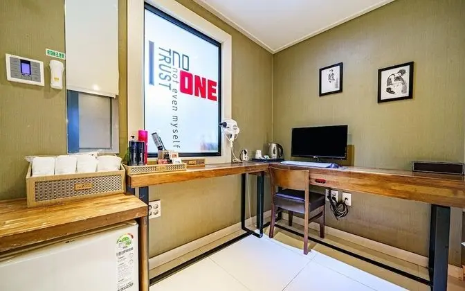 Oda (Semi-private room (free watching Netf)