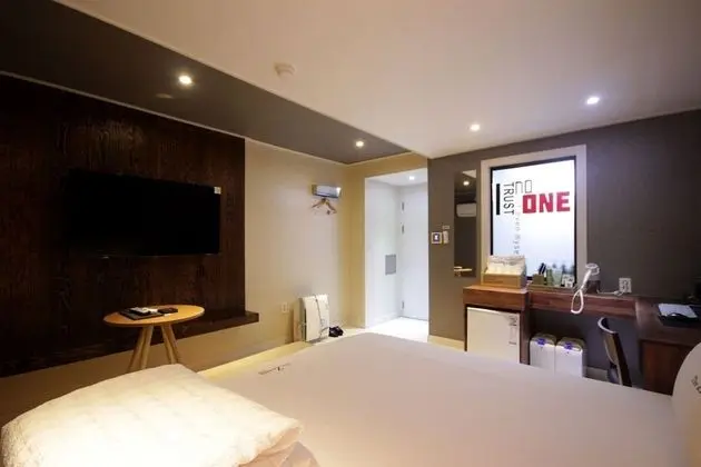 Oda (Semi-private room (free watching Netf)