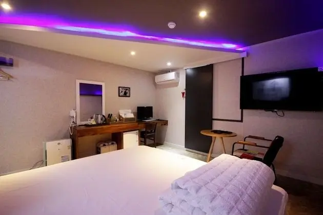 Oda (Semi-private room (free watching Netf)