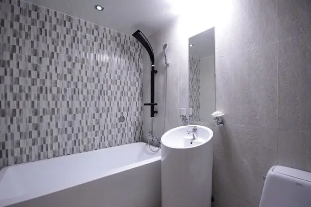 Oda (Semi-private room (free watching Netf)