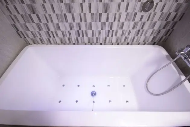 Oda (Semi-private room (free watching Netf)