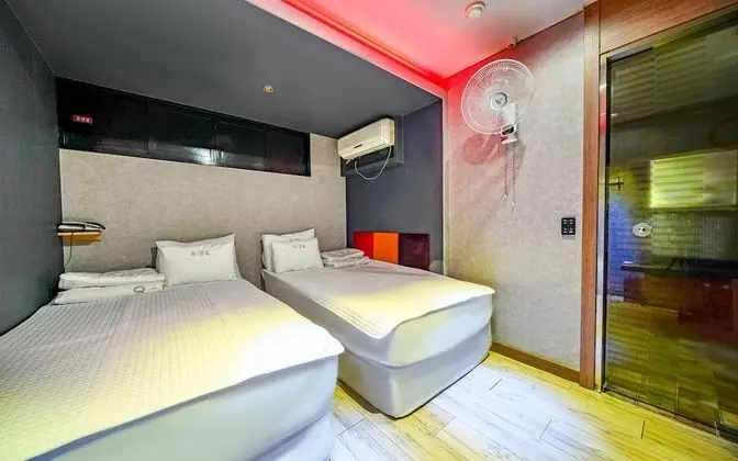 Oda (Twin room (replacement of bedding in )