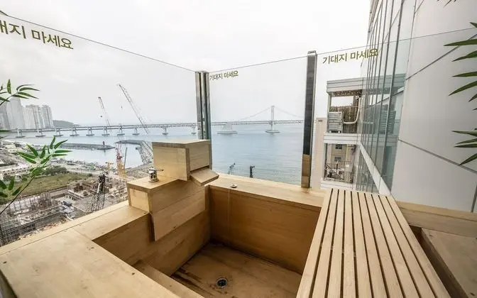 Oda (AOA (10 pyeong Outdoor Bath In-Room K)