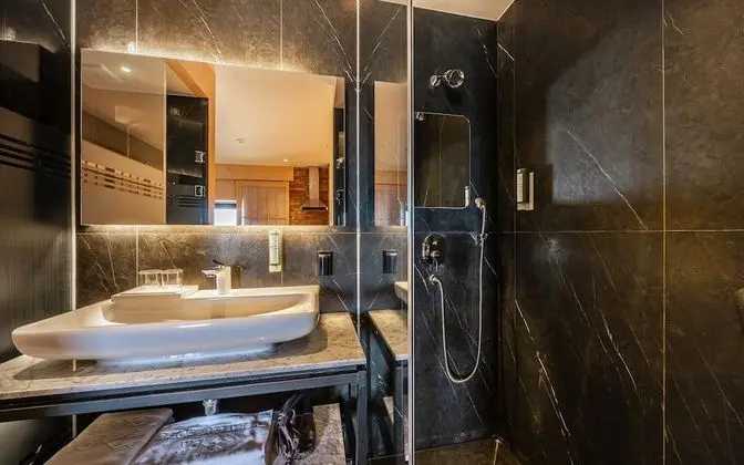 Oda (AOA (10 pyeong Outdoor Bath In-Room K)