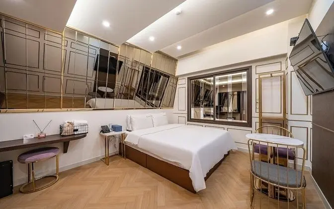 Oda (Premium double massage bed (Netflix a)