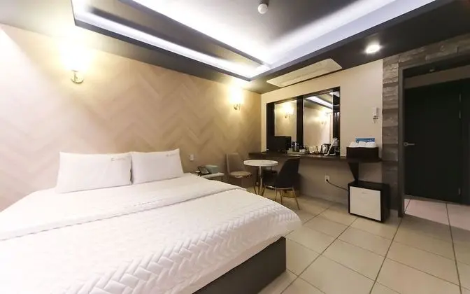 Oda (Premium double massage bed (Netflix a)