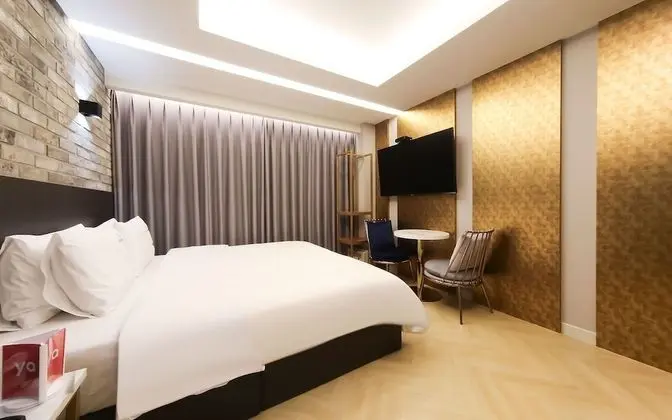 Oda (Premium double massage bed (Netflix a)