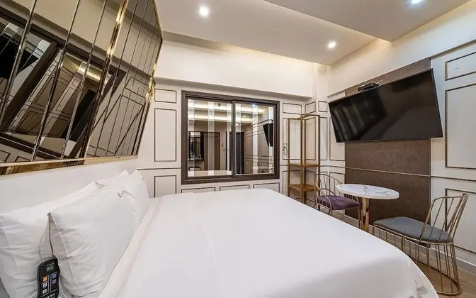 Oda (Premium double massage bed (Netflix a)