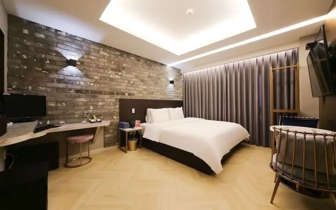 Oda (Premium double massage bed (Netflix a)