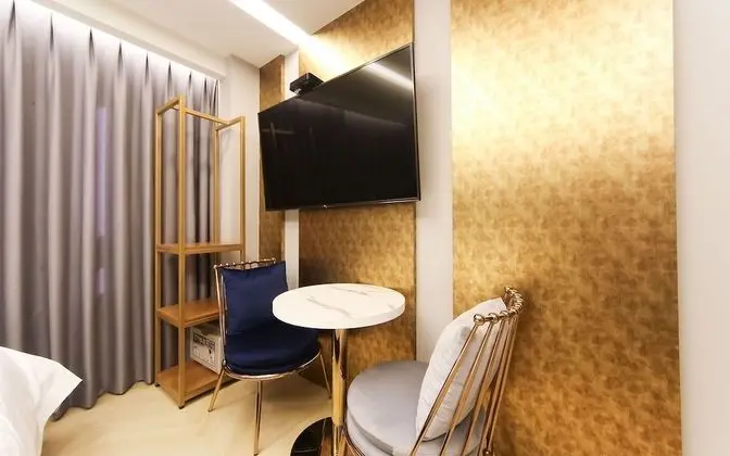 Oda (Premium double massage bed (Netflix a)