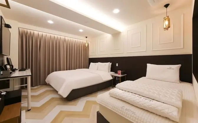 Oda (Premium Twin (available on Netflix))