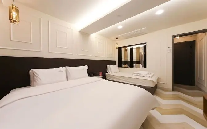 Oda (Premium Twin (available on Netflix))