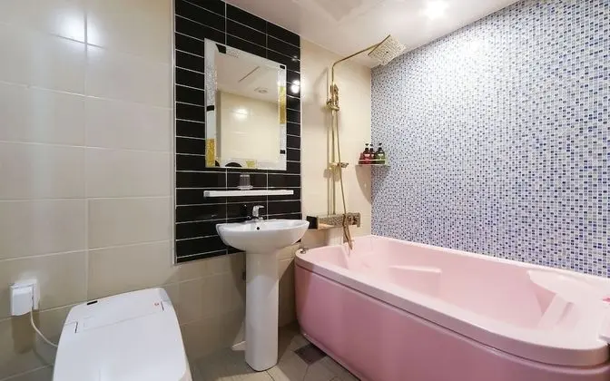 Oda (Premium Twin (available on Netflix))