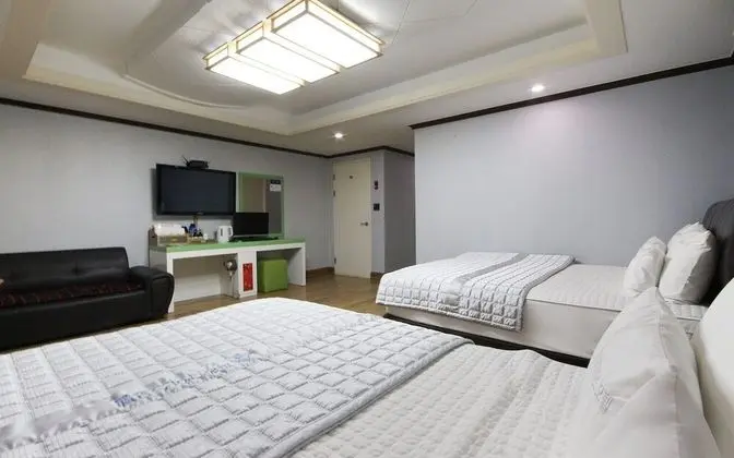 Oda (Double twin rooms (double bed 2 for 4)