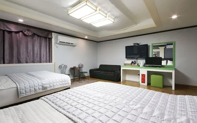 Oda (Double twin rooms (double bed 2 for 4)