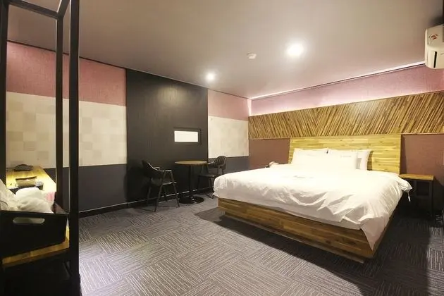 Oda (Deluxe (Netflix & YouTube viewing ava)