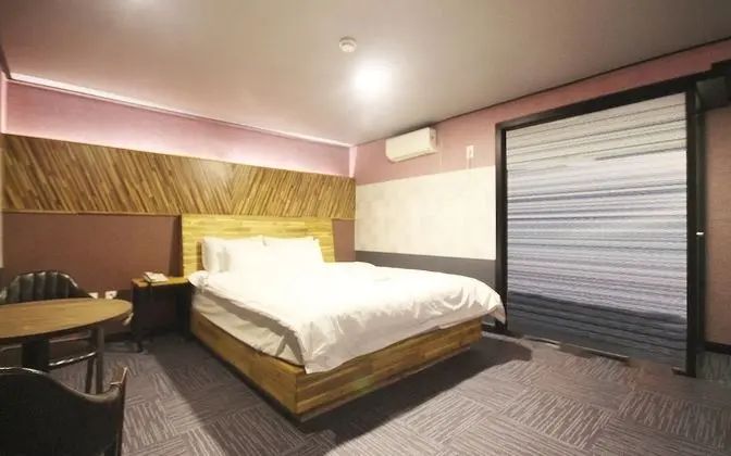 Oda (Deluxe (Netflix & YouTube viewing ava)