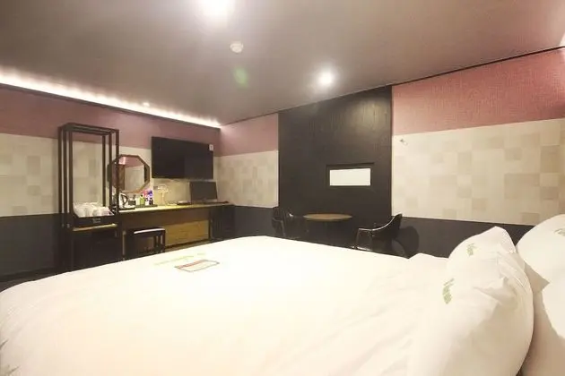 Oda (Deluxe (Netflix & YouTube viewing ava)